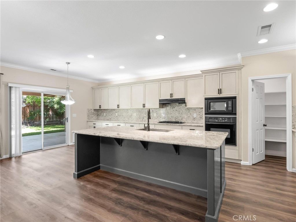 Image 23 of property listing at 2222 Carson, Clovis, CA 93611