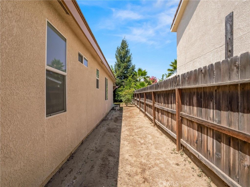 Image 54 of property listing at 2222 Carson, Clovis, CA 93611
