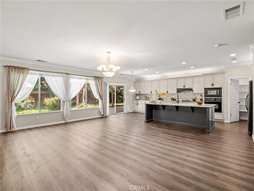 Image 7 of property listing at 2222 Carson, Clovis, CA 93611