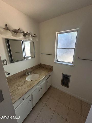 44933 W 17th Street, Lancaster, CA 93534