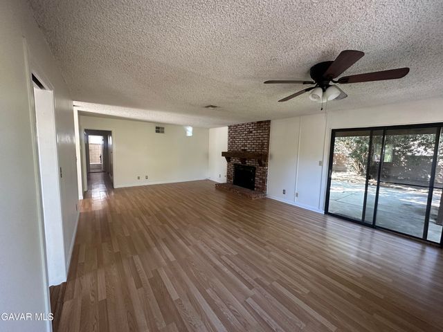 44933 W 17th Street, Lancaster, CA 93534