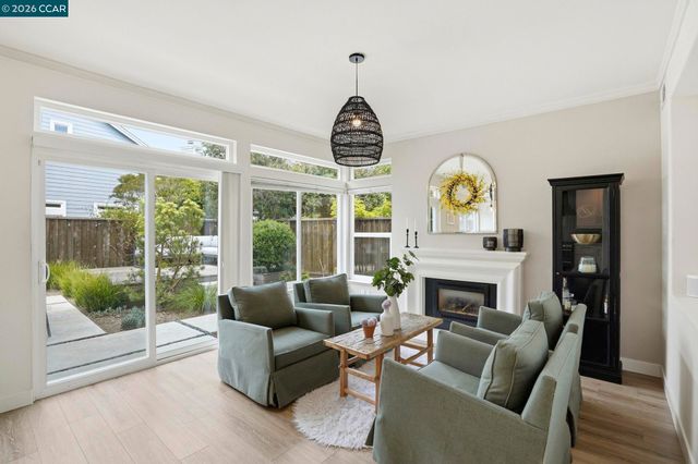 37 Seabreeze Dr, Richmond, CA 94804