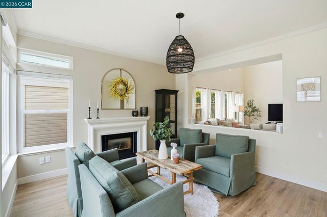 37 Seabreeze Dr, Richmond, CA 94804