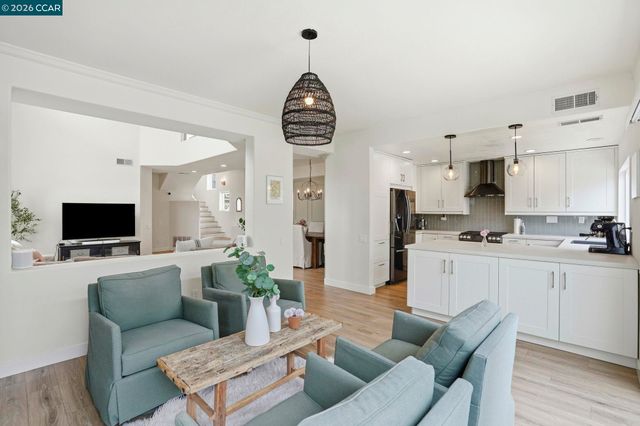 37 Seabreeze Dr, Richmond, CA 94804