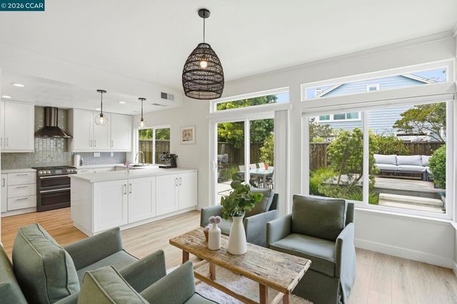 37 Seabreeze Dr, Richmond, CA 94804