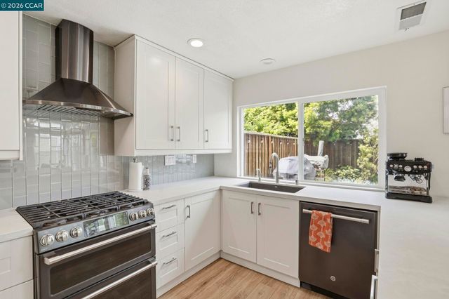 37 Seabreeze Dr, Richmond, CA 94804