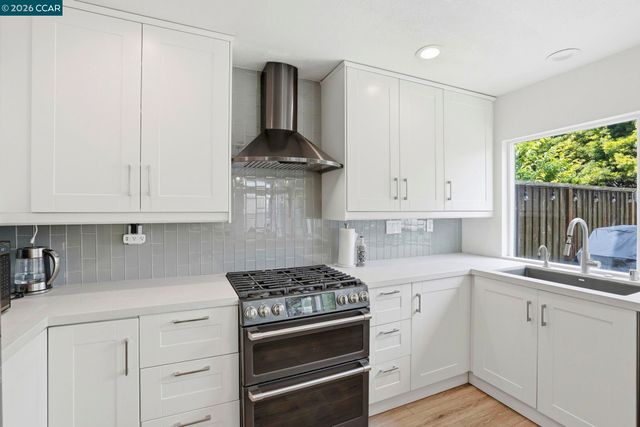 37 Seabreeze Dr, Richmond, CA 94804