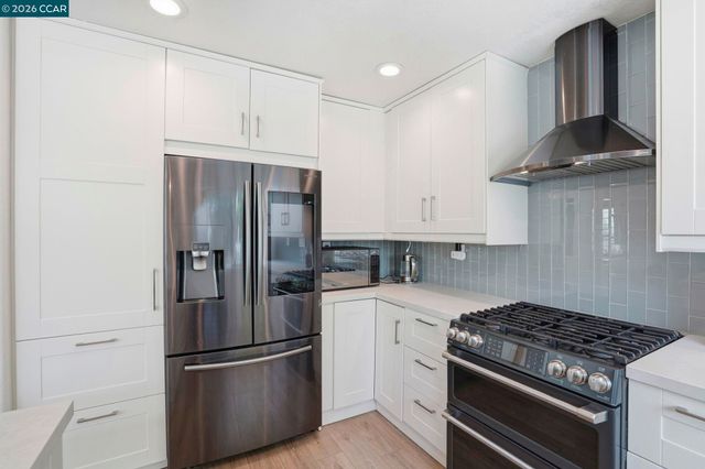37 Seabreeze Dr, Richmond, CA 94804