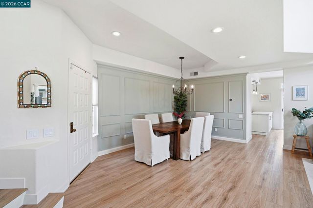 37 Seabreeze Dr, Richmond, CA 94804