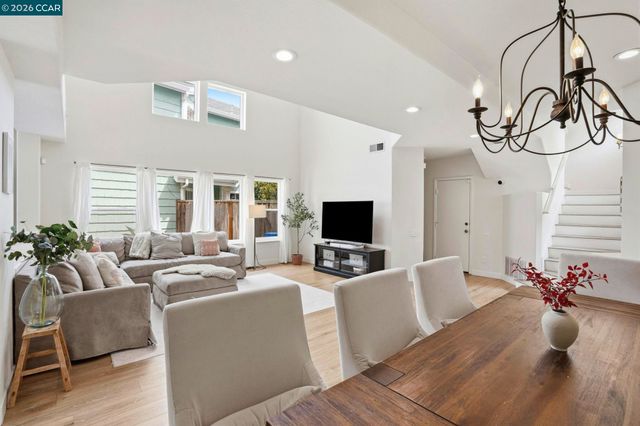 37 Seabreeze Dr, Richmond, CA 94804