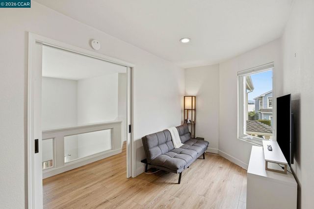 37 Seabreeze Dr, Richmond, CA 94804
