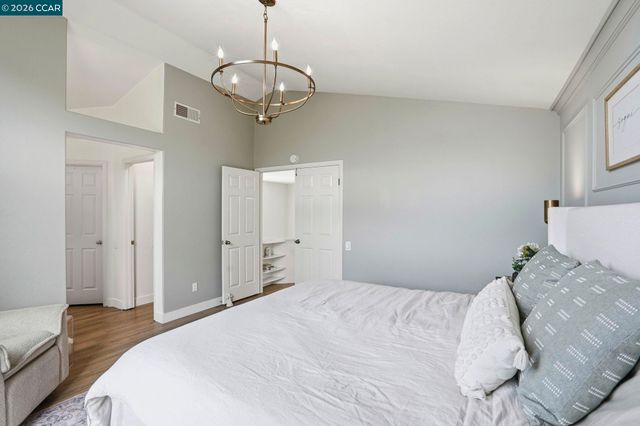 37 Seabreeze Dr, Richmond, CA 94804