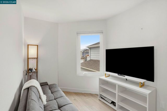 37 Seabreeze Dr, Richmond, CA 94804