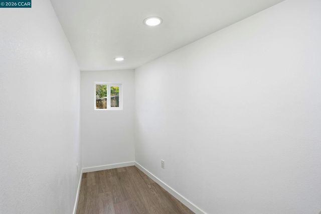 37 Seabreeze Dr, Richmond, CA 94804