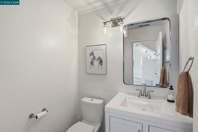 37 Seabreeze Dr, Richmond, CA 94804
