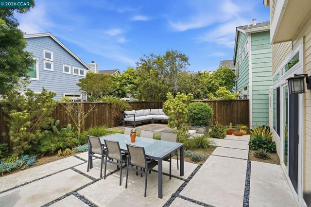 37 Seabreeze Dr, Richmond, CA 94804