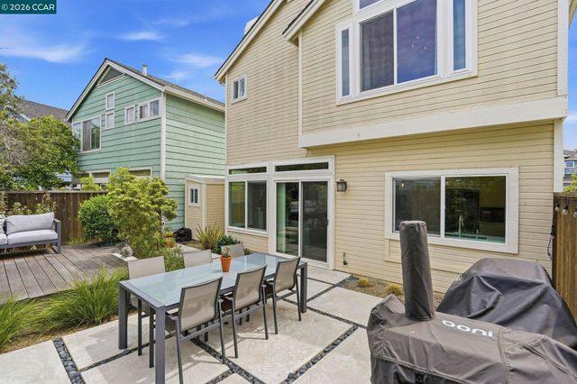 37 Seabreeze Dr, Richmond, CA 94804