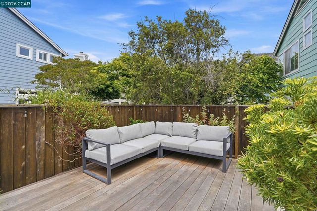 37 Seabreeze Dr, Richmond, CA 94804