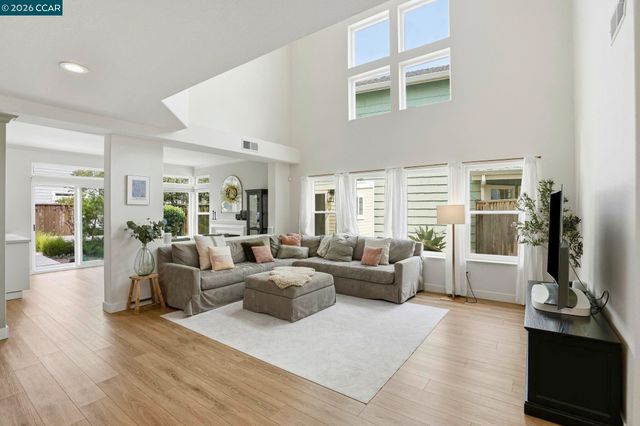 37 Seabreeze Dr, Richmond, CA 94804