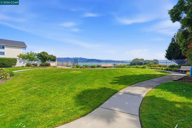 37 Seabreeze Dr, Richmond, CA 94804