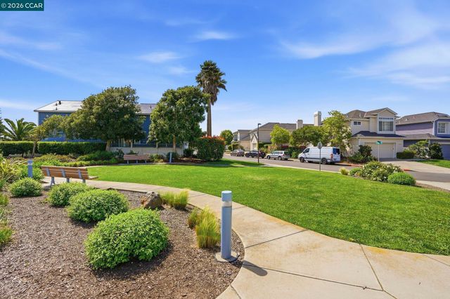 37 Seabreeze Dr, Richmond, CA 94804