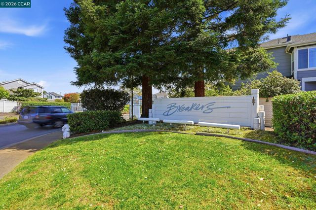37 Seabreeze Dr, Richmond, CA 94804