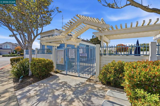 37 Seabreeze Dr, Richmond, CA 94804