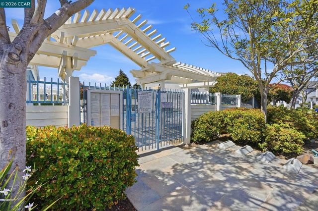 37 Seabreeze Dr, Richmond, CA 94804