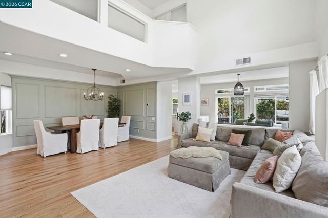 37 Seabreeze Dr, Richmond, CA 94804
