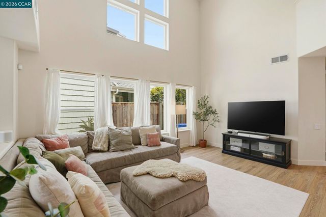 37 Seabreeze Dr, Richmond, CA 94804