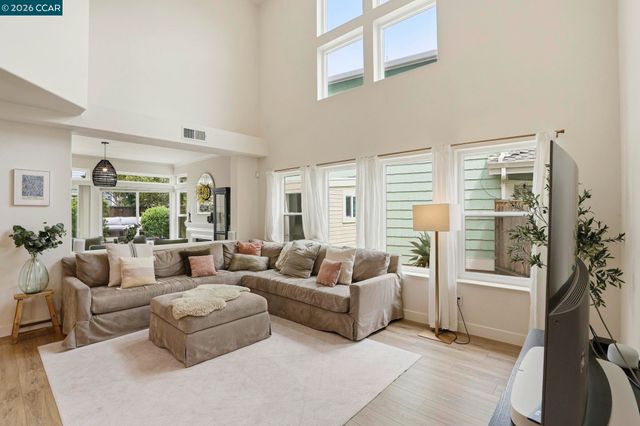 37 Seabreeze Dr, Richmond, CA 94804