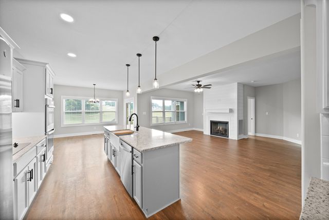 3968 Chapel Hill Rd, Clarksville, TN 37040