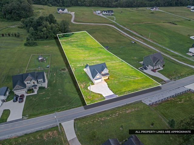 3968 Chapel Hill Rd, Clarksville, TN 37040