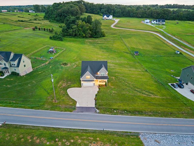 3968 Chapel Hill Rd, Clarksville, TN 37040