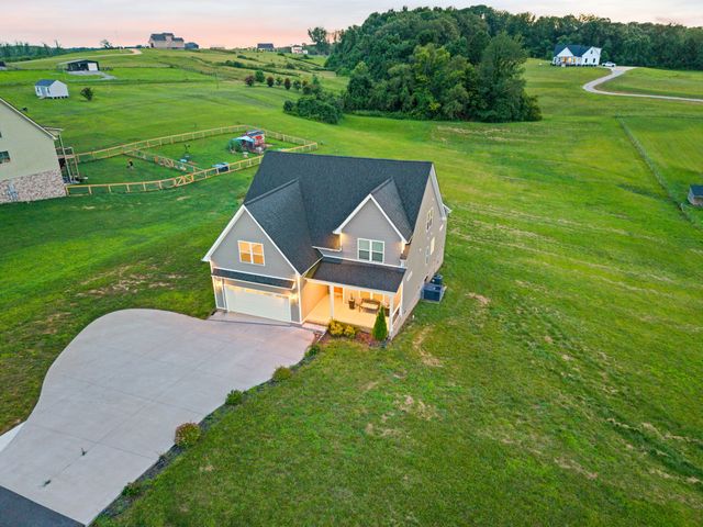 3968 Chapel Hill Rd, Clarksville, TN 37040