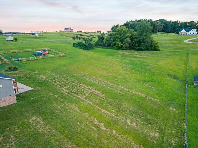 3968 Chapel Hill Rd, Clarksville, TN 37040