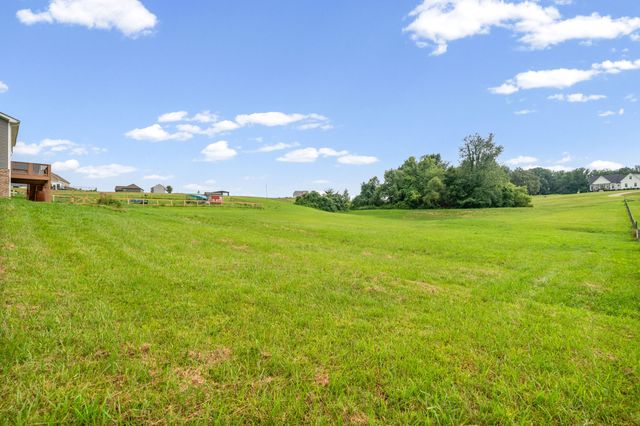 3968 Chapel Hill Rd, Clarksville, TN 37040