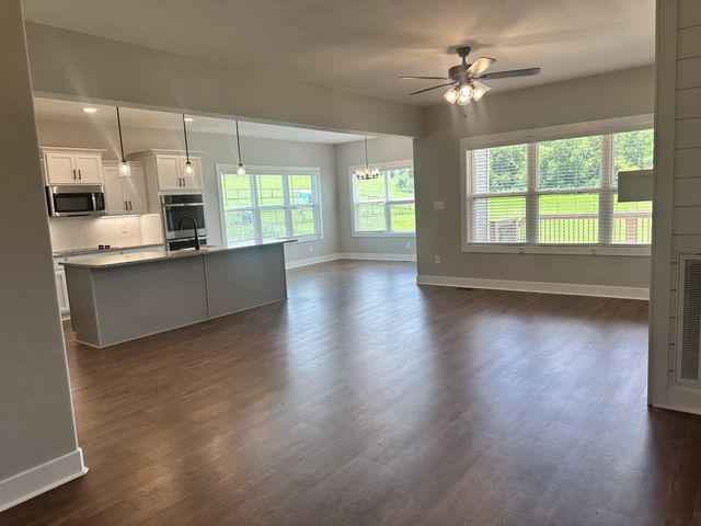 3968 Chapel Hill Rd, Clarksville, TN 37040