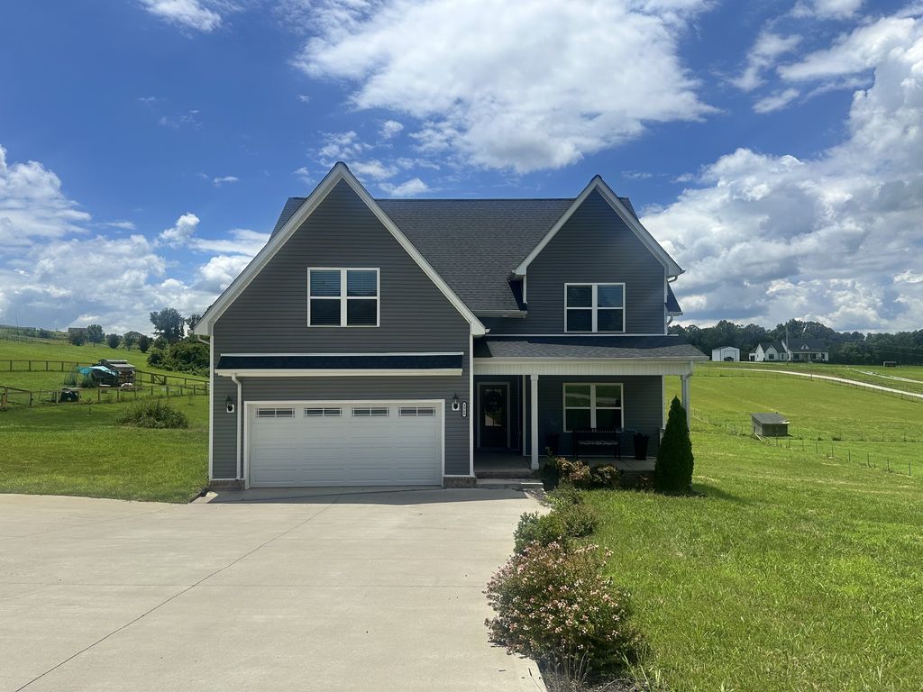 3968 Chapel Hill Rd, Clarksville, TN 37040