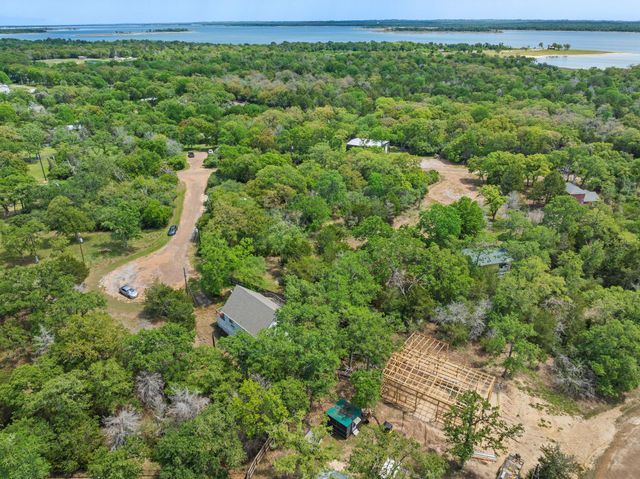 302 Lake Forest Circle, Somerville, TX 77879