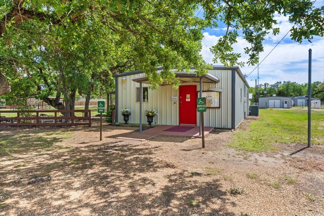 302 Lake Forest Circle, Somerville, TX 77879