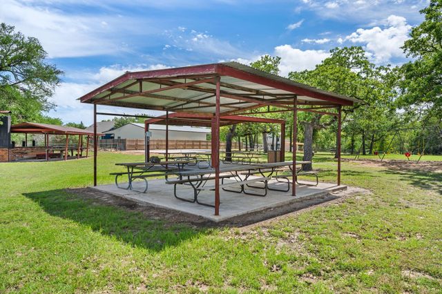 302 Lake Forest Circle, Somerville, TX 77879