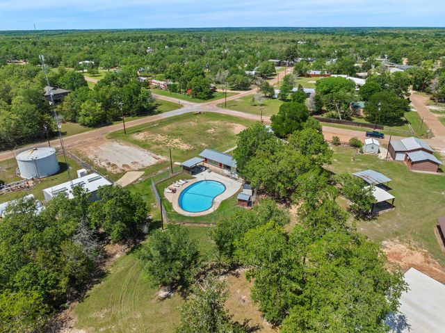 302 Lake Forest Circle, Somerville, TX 77879