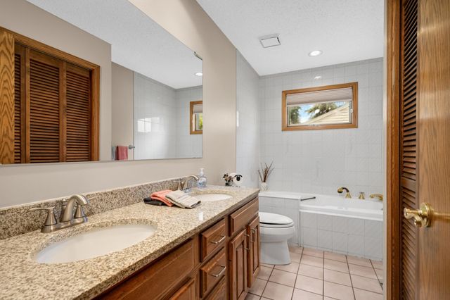 1797 Eldridge Avenue W, Roseville, MN 55113