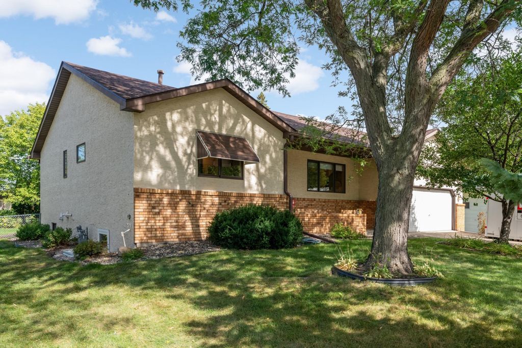 1797 Eldridge Avenue W, Roseville, MN 55113 — exterior