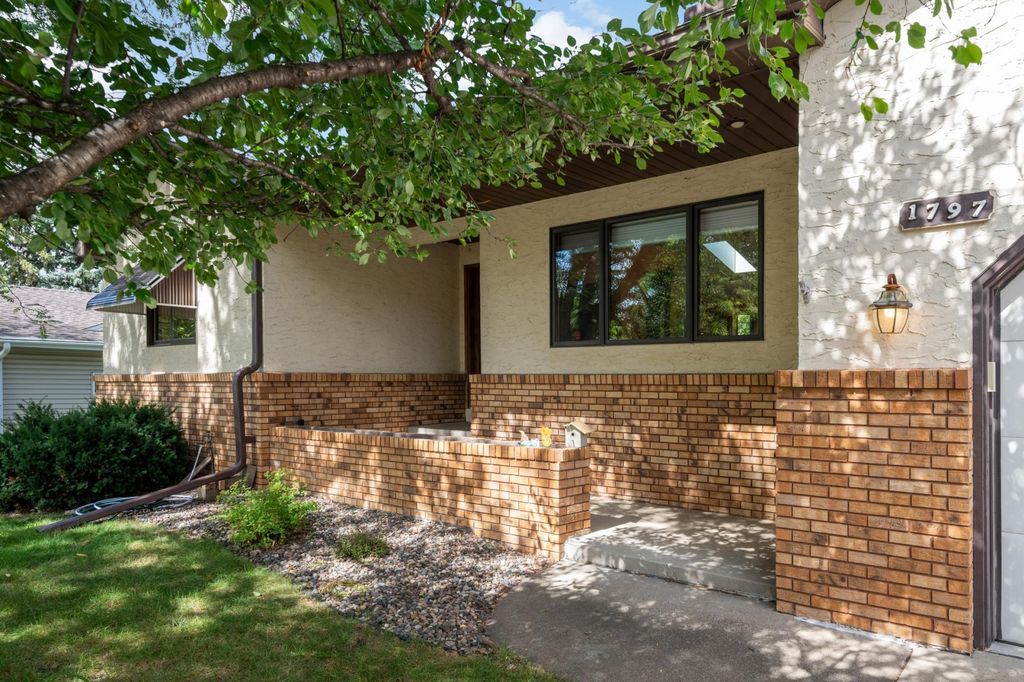1797 Eldridge Avenue W, Roseville, MN 55113 — photo 2