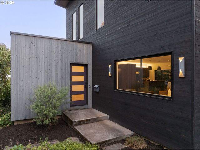 2540 Se CLAY St, Portland, OR 97214