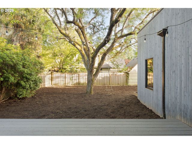 2540 Se CLAY St, Portland, OR 97214