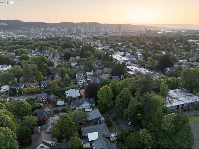 2540 Se CLAY St, Portland, OR 97214