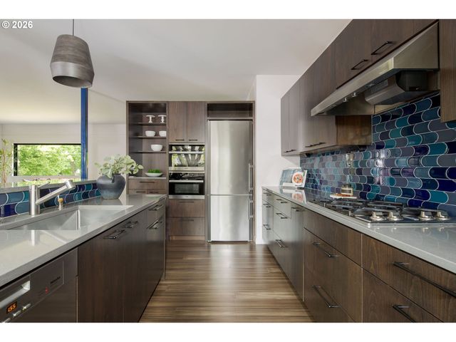 2540 Se CLAY St, Portland, OR 97214